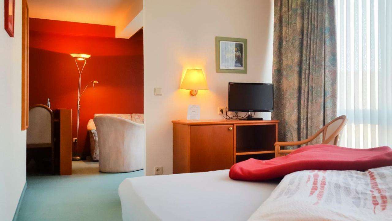 Hotel Am Duesseldorfer Platz Ratingen Esterno foto